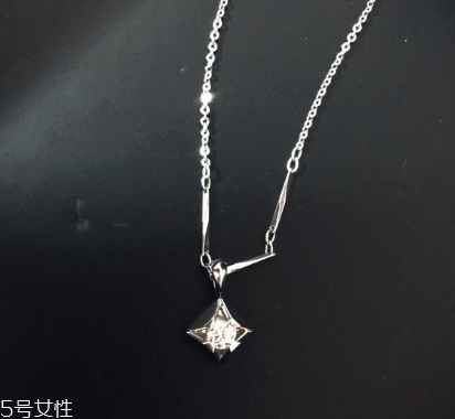 鉑金項(xiàng)鏈洗澡可以戴嗎 會(huì)有一定影響