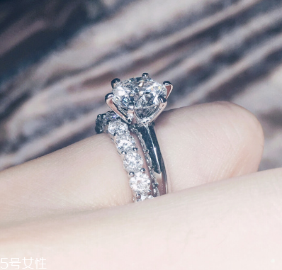 求婚戒指買一個還是一對 原來這么多講究 求婚戒指買一個還是一對 原來這么多講究