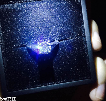 求婚戒指一般多少錢(qián) 看經(jīng)濟(jì)狀況