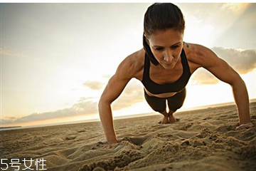 俯臥撐的呼吸方法 女生俯臥撐的正確鍛煉方法 俯臥撐的呼吸方法 女生俯臥撐的正確鍛煉方法