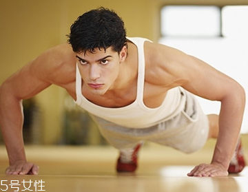 什么時間做俯臥撐最好 這樣做最有效 什么時間做俯臥撐最好 這樣做最有效