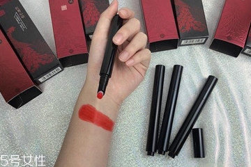 美康粉黛和稚優(yōu)泉唇釉哪個(gè)好 國(guó)產(chǎn)唇釉大pk 美康粉黛和稚優(yōu)泉唇釉哪個(gè)好 國(guó)產(chǎn)唇釉大pk