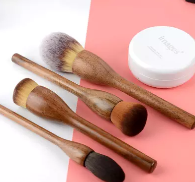 剛學(xué)化妝要買(mǎi)哪些東西 這些都用得上