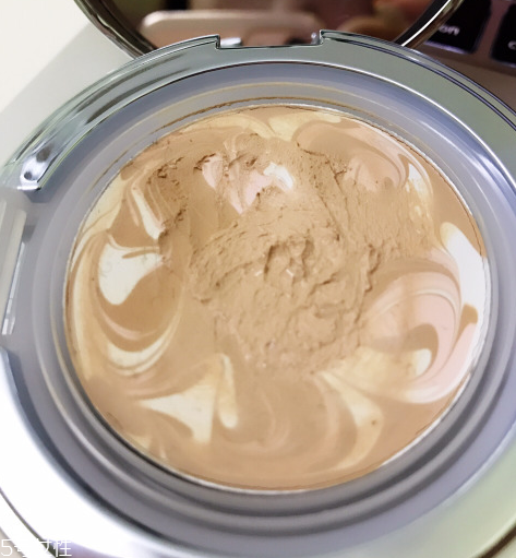 愛(ài)敬氣墊和蘭芝哪個(gè)好 愛(ài)敬氣墊和蘭芝氣墊的區(qū)別