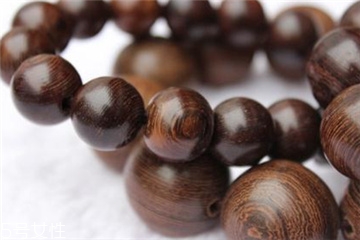雞翅木手串有什么功效 對(duì)身體好處多 雞翅木手串有什么功效 對(duì)身體好處多