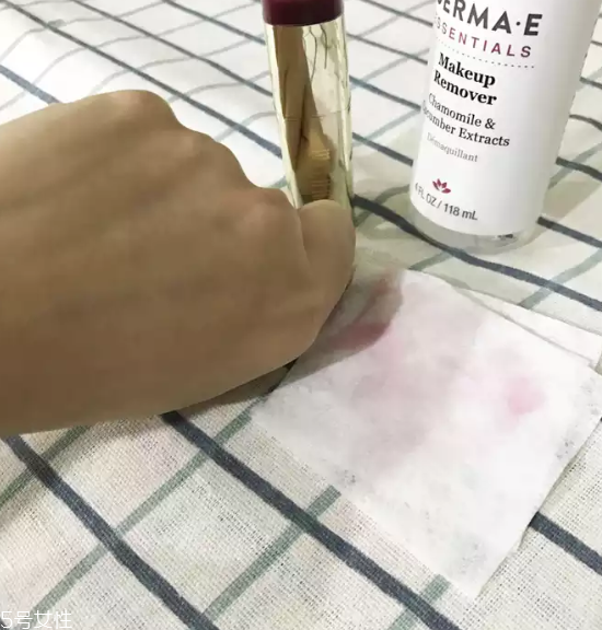 德瑪依卸妝水怎么樣 可以媲美貝德瑪?shù)男秺y水 德瑪依卸妝水怎么樣 可以媲美貝德瑪?shù)男秺y水