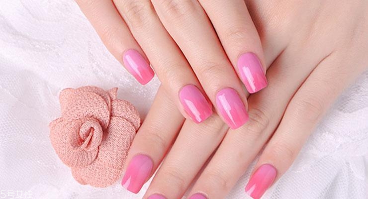 變色指甲油哪個牌子好 一秒變色趣味無窮 變色指甲油哪個牌子好 一秒變色趣味無窮