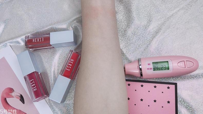 韓熙貞唇釉怎么樣 簡(jiǎn)單打造光感玻璃唇 韓熙貞唇釉怎么樣 簡(jiǎn)單打造光感玻璃唇