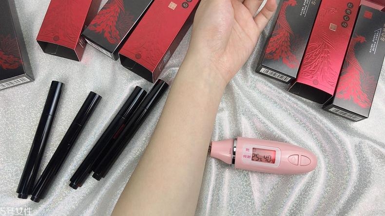 美康粉黛和稚優(yōu)泉唇釉哪個(gè)好 國(guó)產(chǎn)唇釉大pk 美康粉黛和稚優(yōu)泉唇釉哪個(gè)好 國(guó)產(chǎn)唇釉大pk