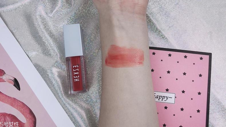 韓熙貞唇釉怎么樣 簡(jiǎn)單打造光感玻璃唇 韓熙貞唇釉怎么樣 簡(jiǎn)單打造光感玻璃唇