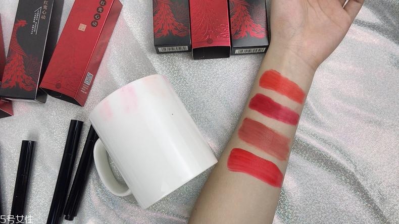 美康粉黛和稚優(yōu)泉唇釉哪個(gè)好 國(guó)產(chǎn)唇釉大pk 美康粉黛和稚優(yōu)泉唇釉哪個(gè)好 國(guó)產(chǎn)唇釉大pk