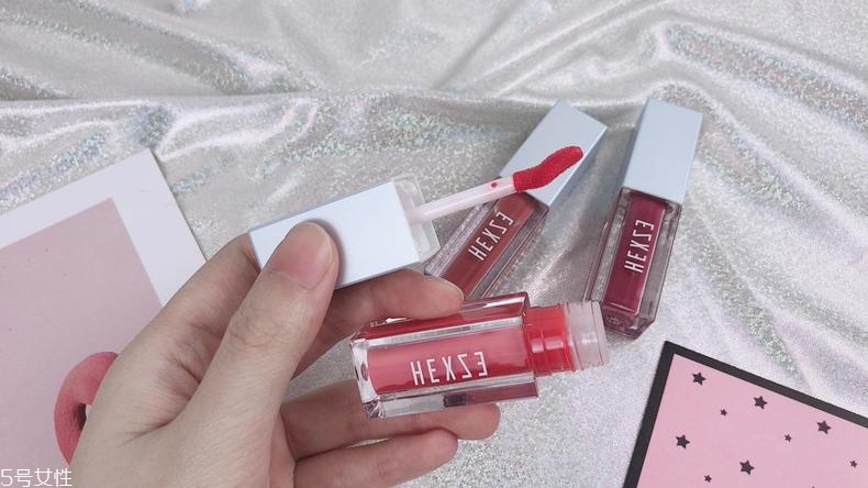 韓熙貞唇釉怎么樣 簡(jiǎn)單打造光感玻璃唇 韓熙貞唇釉怎么樣 簡(jiǎn)單打造光感玻璃唇
