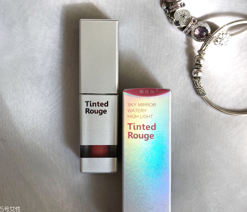 美康粉黛和稚優(yōu)泉唇釉哪個(gè)好 國(guó)產(chǎn)唇釉大pk 美康粉黛和稚優(yōu)泉唇釉哪個(gè)好 國(guó)產(chǎn)唇釉大pk