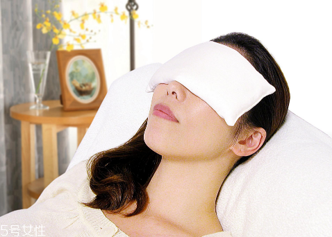 熱毛巾敷眼睛能消腫嗎 熱毛巾敷眼睛消腫 熱毛巾敷眼睛能消腫嗎 熱毛巾敷眼睛消腫