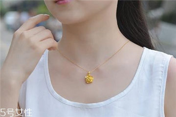 黃金項(xiàng)鏈會(huì)越戴越長嗎 不會(huì)很明顯