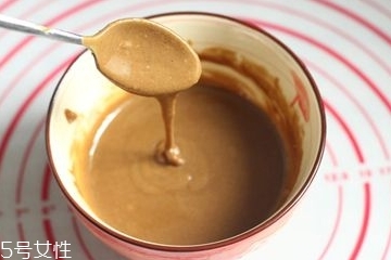 芝麻醬是什么顏色 一般是色澤金黃 芝麻醬是什么顏色 一般是色澤金黃