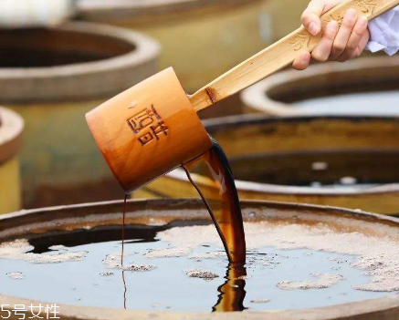 醋為什么能軟化魚刺 因為含有醋酸 醋為什么能軟化魚刺 因為含有醋酸