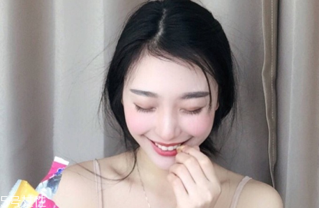 面霜能涂眼睛周圍嗎 保護(hù)眼睛的小方法 面霜能涂眼睛周圍嗎 保護(hù)眼睛的小方法