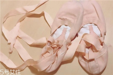 舞蹈鞋可以洗嗎 洗多了會(huì)變硬 舞蹈鞋可以洗嗎 洗多了會(huì)變硬