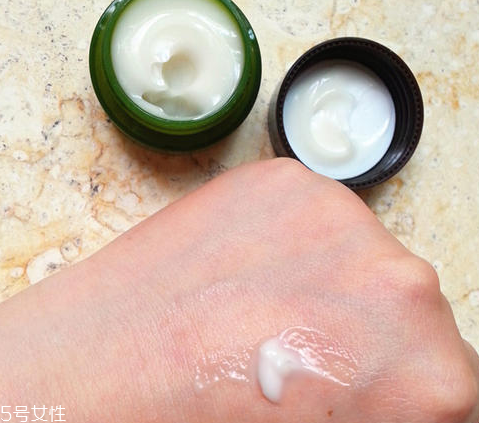 悅詩風(fēng)吟面霜怎么樣 平價中的戰(zhàn)斗機 悅詩風(fēng)吟面霜怎么樣 平價中的戰(zhàn)斗機