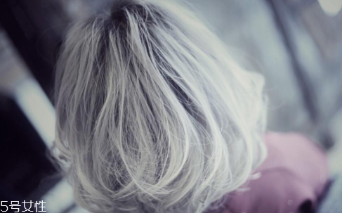 長(zhǎng)效染發(fā)劑和短效染發(fā)劑哪個(gè)好 2種染發(fā)劑大pk 長(zhǎng)效染發(fā)劑和短效染發(fā)劑哪個(gè)好 2種染發(fā)劑大pk