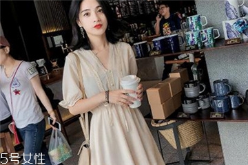 肩寬的女生夏天怎么穿 選對(duì)衣領(lǐng)才是關(guān)鍵 肩寬的女生夏天怎么穿 選對(duì)衣領(lǐng)才是關(guān)鍵