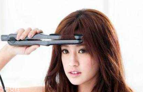 頭發(fā)怎么卷才不亂 教你怎么卷出弧度美 頭發(fā)怎么卷才不亂 教你怎么卷出弧度美