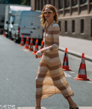 針織裙怎么搭配 跟著明星學(xué)穿搭 針織裙怎么搭配 跟著明星學(xué)穿搭