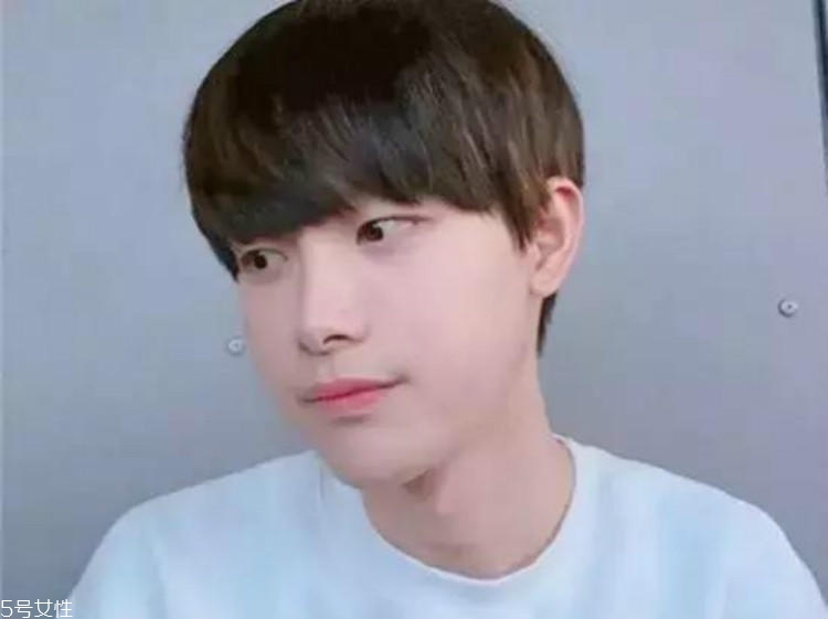 男生什么發(fā)型顯成熟 三面光清爽又帥氣 男生什么發(fā)型顯成熟 三面光清爽又帥氣