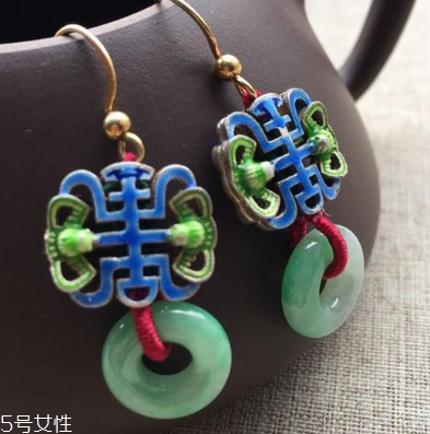 翡翠耳環(huán)多少錢一對(duì) 優(yōu)雅女性必備 翡翠耳環(huán)多少錢一對(duì) 優(yōu)雅女性必備