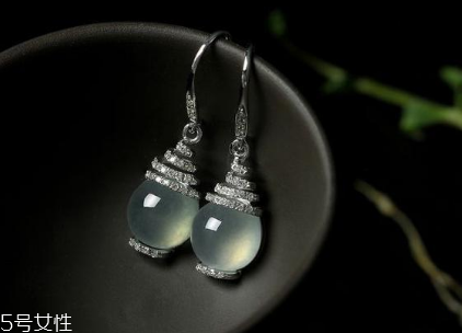 翡翠耳環(huán)多少錢一對(duì) 優(yōu)雅女性必備 翡翠耳環(huán)多少錢一對(duì) 優(yōu)雅女性必備