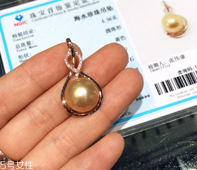 金珍珠和黑珍珠哪個(gè)好 價(jià)值有一定區(qū)別 金珍珠和黑珍珠哪個(gè)好 價(jià)值有一定區(qū)別