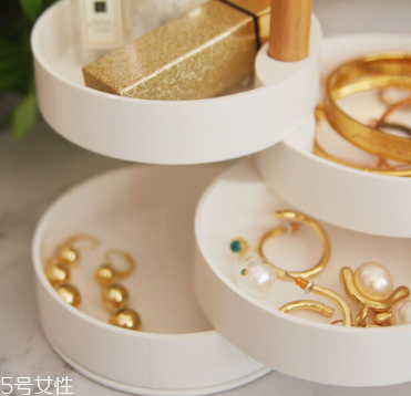 金珍珠和黑珍珠哪個(gè)好 價(jià)值有一定區(qū)別 金珍珠和黑珍珠哪個(gè)好 價(jià)值有一定區(qū)別