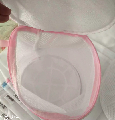 洗衣袋是粗網(wǎng)好還是細網(wǎng)好 根據(jù)衣物來定 洗衣袋是粗網(wǎng)好還是細網(wǎng)好 根據(jù)衣物來定