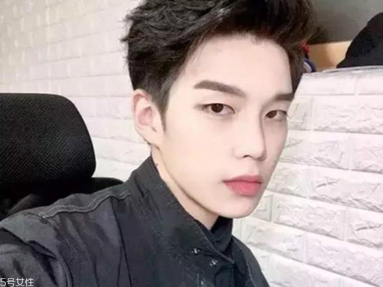 男生什么發(fā)型顯成熟 三面光清爽又帥氣 男生什么發(fā)型顯成熟 三面光清爽又帥氣