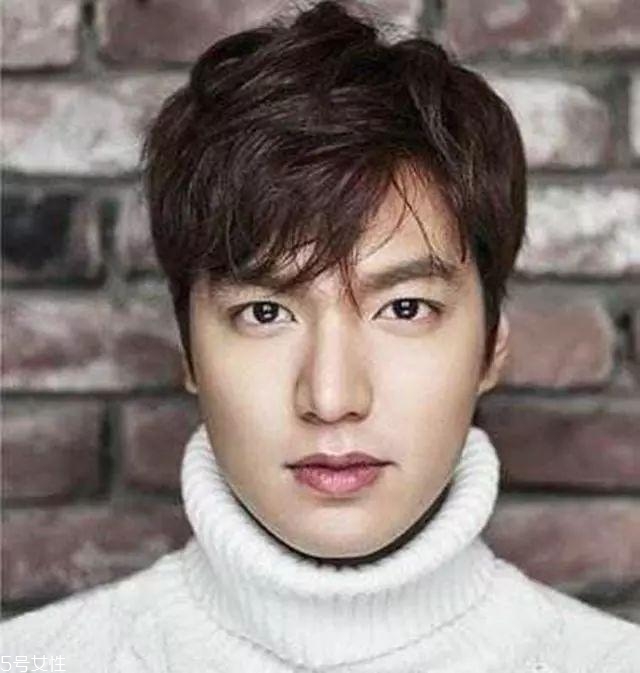 男生什么發(fā)型顯成熟 三面光清爽又帥氣 男生什么發(fā)型顯成熟 三面光清爽又帥氣