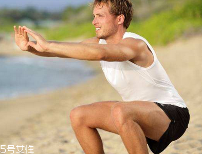 深蹲后如何拉伸 深蹲后拉伸運(yùn)動(dòng)圖解 深蹲后如何拉伸 深蹲后拉伸運(yùn)動(dòng)圖解