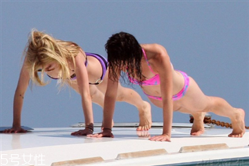 俯臥撐和平板支撐哪個好 健身效果不同