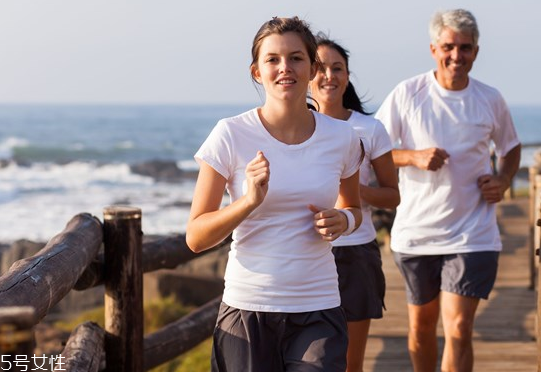 老年人秋季晨練時 需要注意的六大事項 老年人秋季晨練時 需要注意的六大事項
