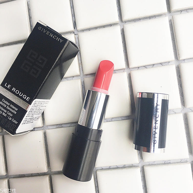 素顏涂口紅會不會怪？2022素顏最適合的口紅