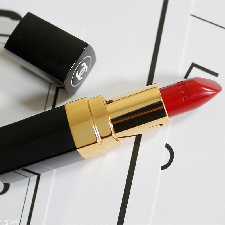 素顏涂口紅會不會怪？2022素顏最適合的口紅