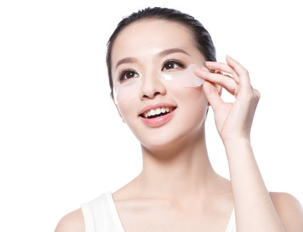 眼膜應(yīng)該什么時(shí)候用 敷眼膜見效的4個最佳時(shí)機(jī) 眼膜應(yīng)該什么時(shí)候用 敷眼膜見效的4個最佳時(shí)機(jī)