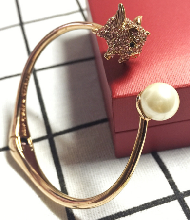 鈦鋼手鐲會掉色嗎 要經(jīng)常保養(yǎng)