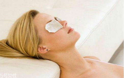 眼睛消腫冰敷還是熱敷 消除眼睛腫的方法 眼睛消腫冰敷還是熱敷 消除眼睛腫的方法