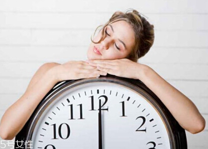 睡覺突然抖一下驚醒怎么辦 是這些因素 睡覺突然抖一下驚醒怎么辦 是這些因素