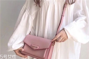 小ck郵差包多少錢 粉粉嫩嫩惹人愛 小ck郵差包多少錢 粉粉嫩嫩惹人愛