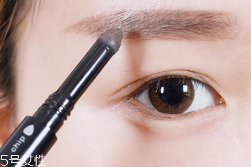 為什么自己化妝不好看 4種錯誤影響你的顏值 為什么自己化妝不好看 4種錯誤影響你的顏值