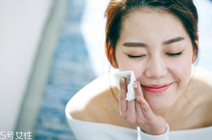 皮膚干起痘痘怎么辦 干皮痘肌護(hù)膚全面攻略 皮膚干起痘痘怎么辦 干皮痘肌護(hù)膚全面攻略