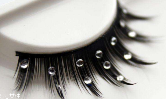 近視眼可以種睫毛嗎 讓你一整天視力模糊 近視眼可以種睫毛嗎 讓你一整天視力模糊