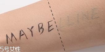 美寶蓮fitme粉底液2018新版和舊版區(qū)別 新版詳細(xì)評(píng)測(cè)